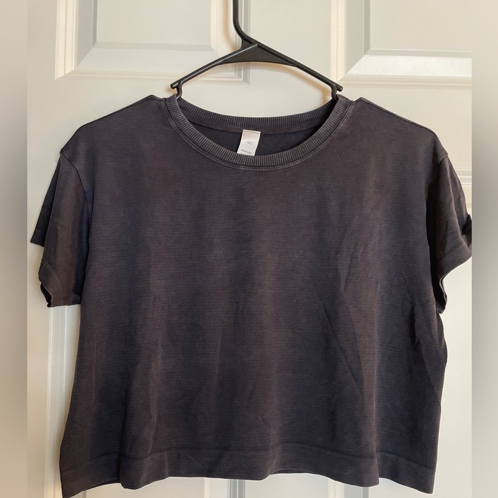 BNWT Avocado Crop Tee, Vintage Black, XS/S